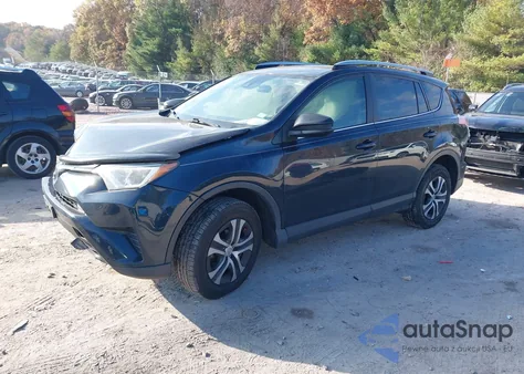 2018 Toyota Rav4 Le z USA, uszkodzony, nr VIN JTMZFREV0JD122642